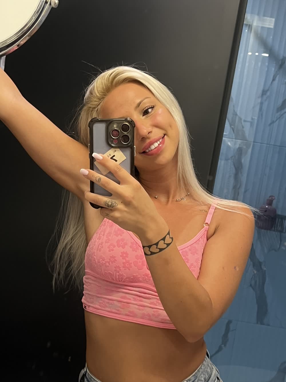 Model Photo 1